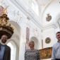 Zur Kanzel mit dem Friedensengel in St. Anna: M. Thoma, Dr. Barbara Rajkay, Dr. Christoph Emmendörffer